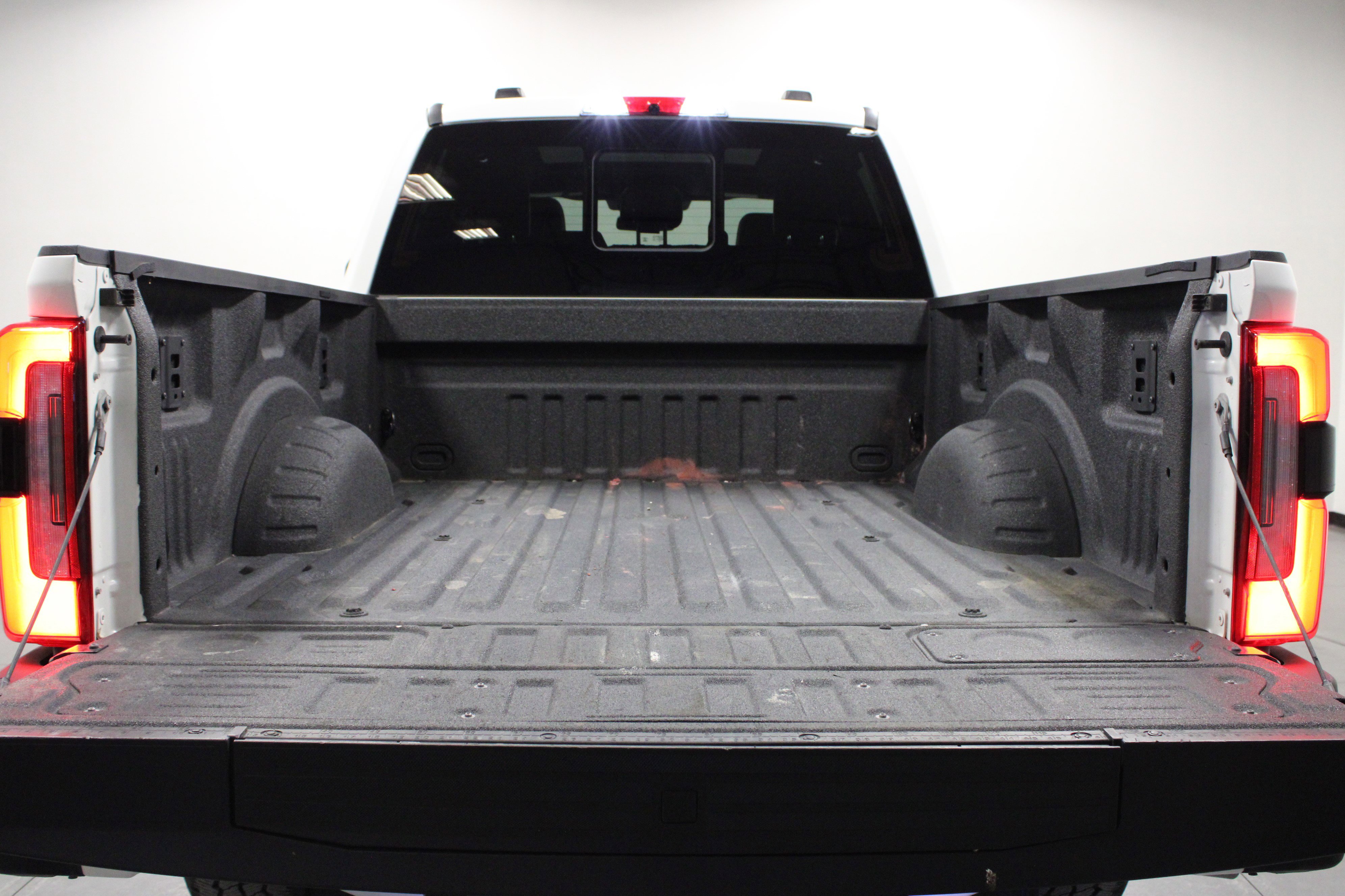 Used 2025 Ford F250 Platinum image 14