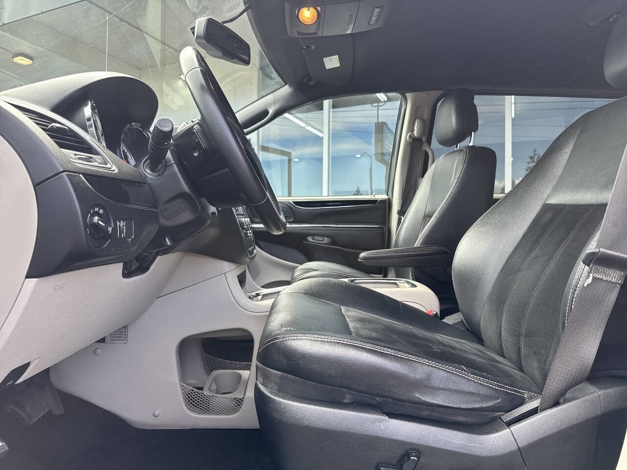 Used 2017 Dodge Grand Caravan SXT FWD image 29
