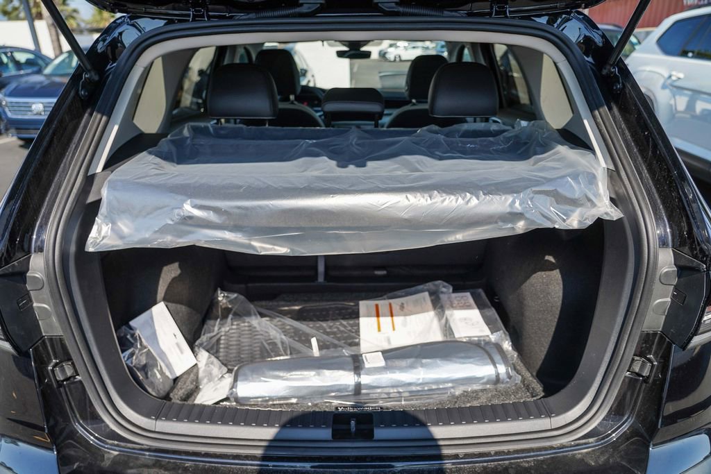 New 2025 Volkswagen Taos SE image 15