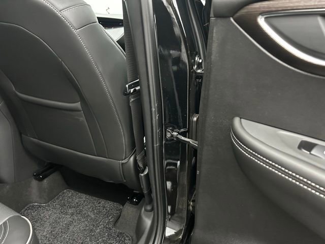 Used 2023 Buick Envision Avenir image 40