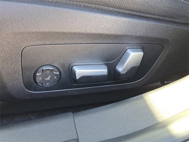 Used 2022 BMW 330i Sedan w/ Driving Assistance Package image 19