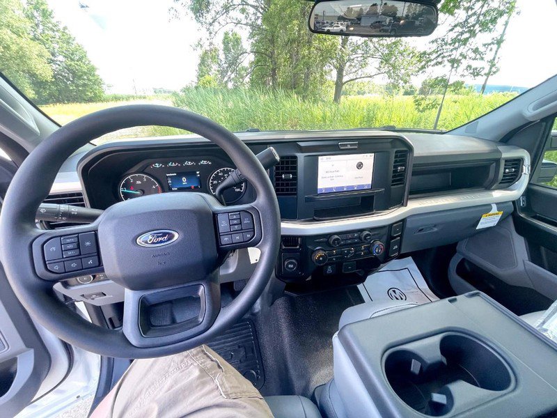 Used 2025 Ford F550 2WD Regular Cab Super Duty image 24