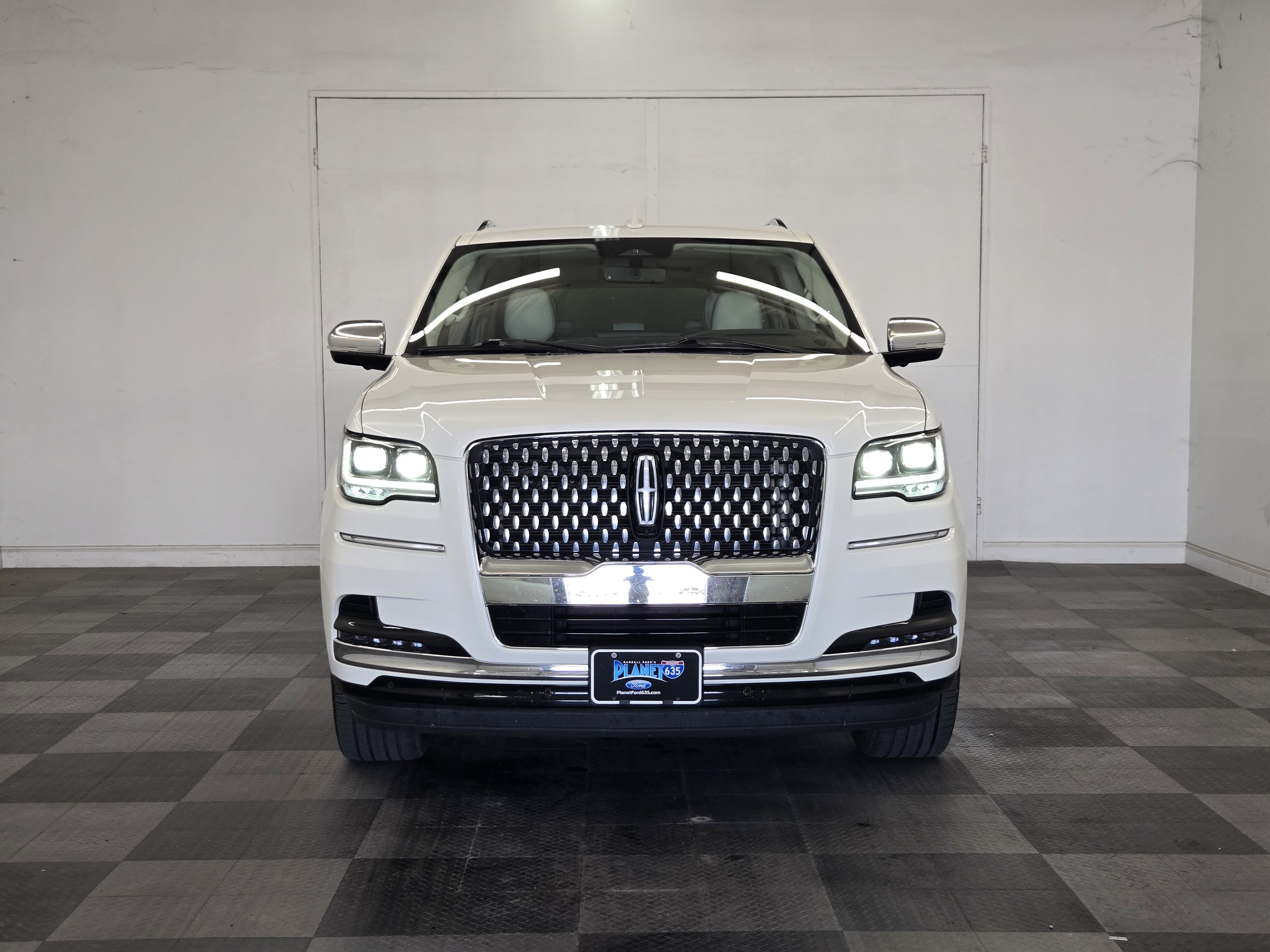 Used 2024 Lincoln Navigator L Black Label AWD/4WD image 3