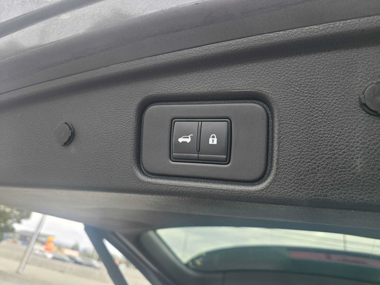 Used 2025 Nissan Pathfinder SL FWD image 16
