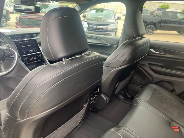 Used 2023 Jeep Grand Cherokee Altitude AWD/4WD image 21