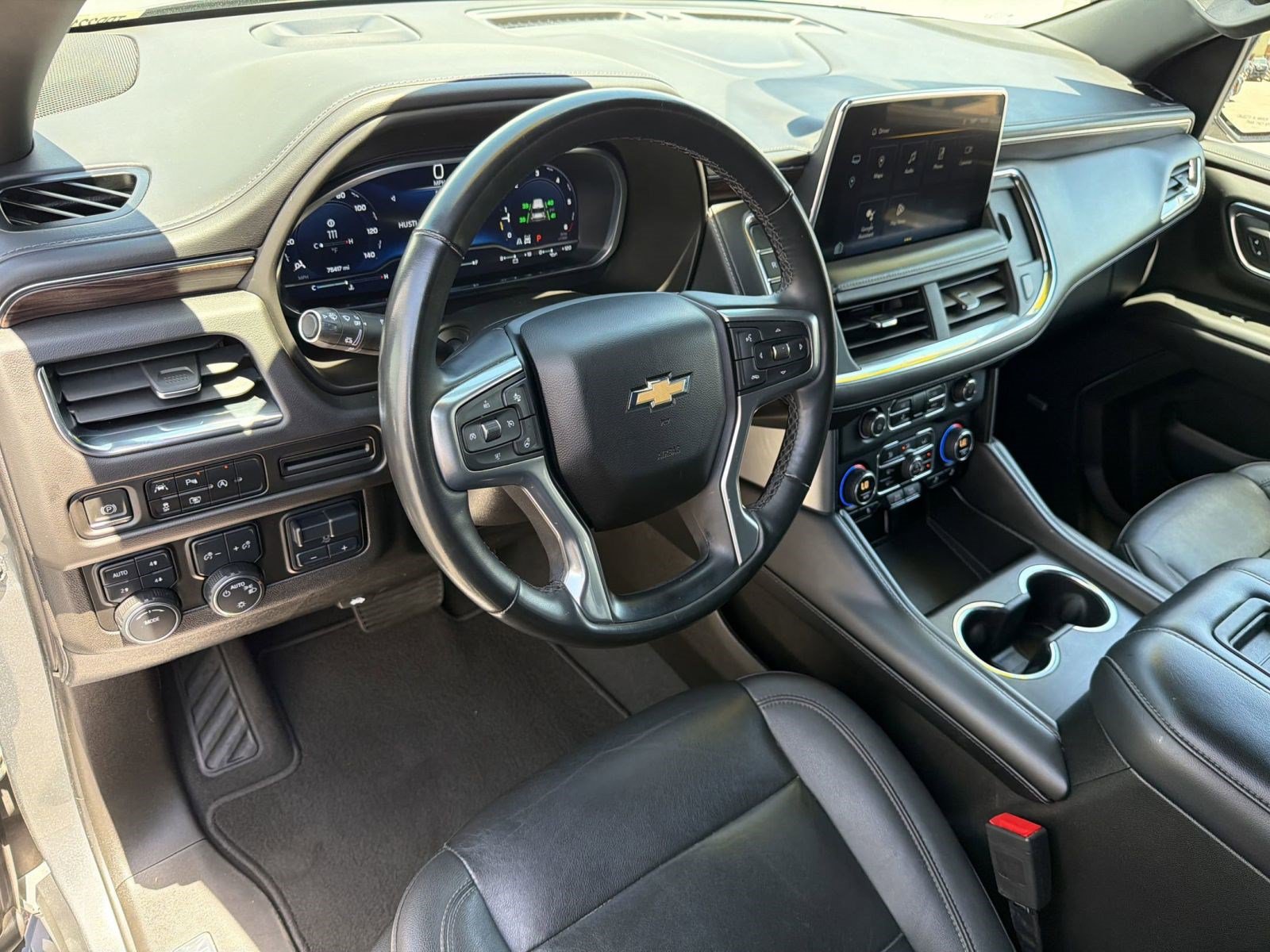 Used 2023 Chevrolet Suburban LT w/ Luxury Package AWD/4WD image 3