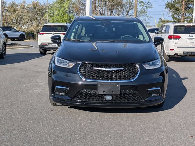 Used 2024 Chrysler Pacifica Touring-L FWD image 9