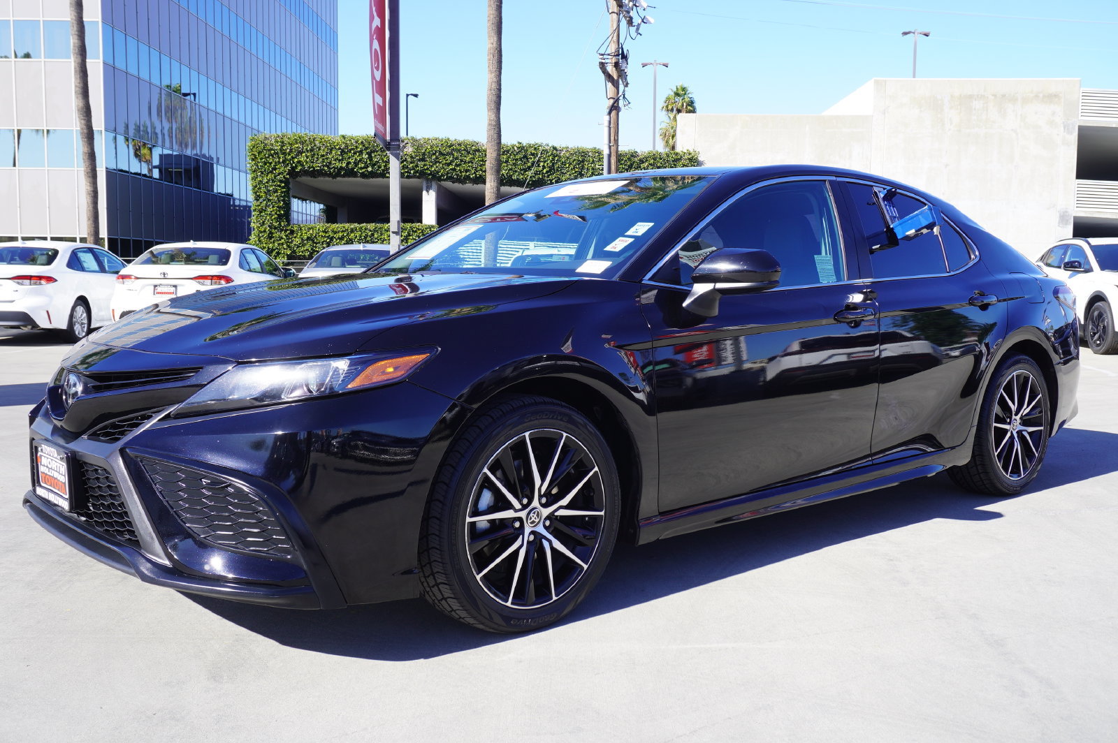 Certified 2021 Toyota Camry SE FWD image 4