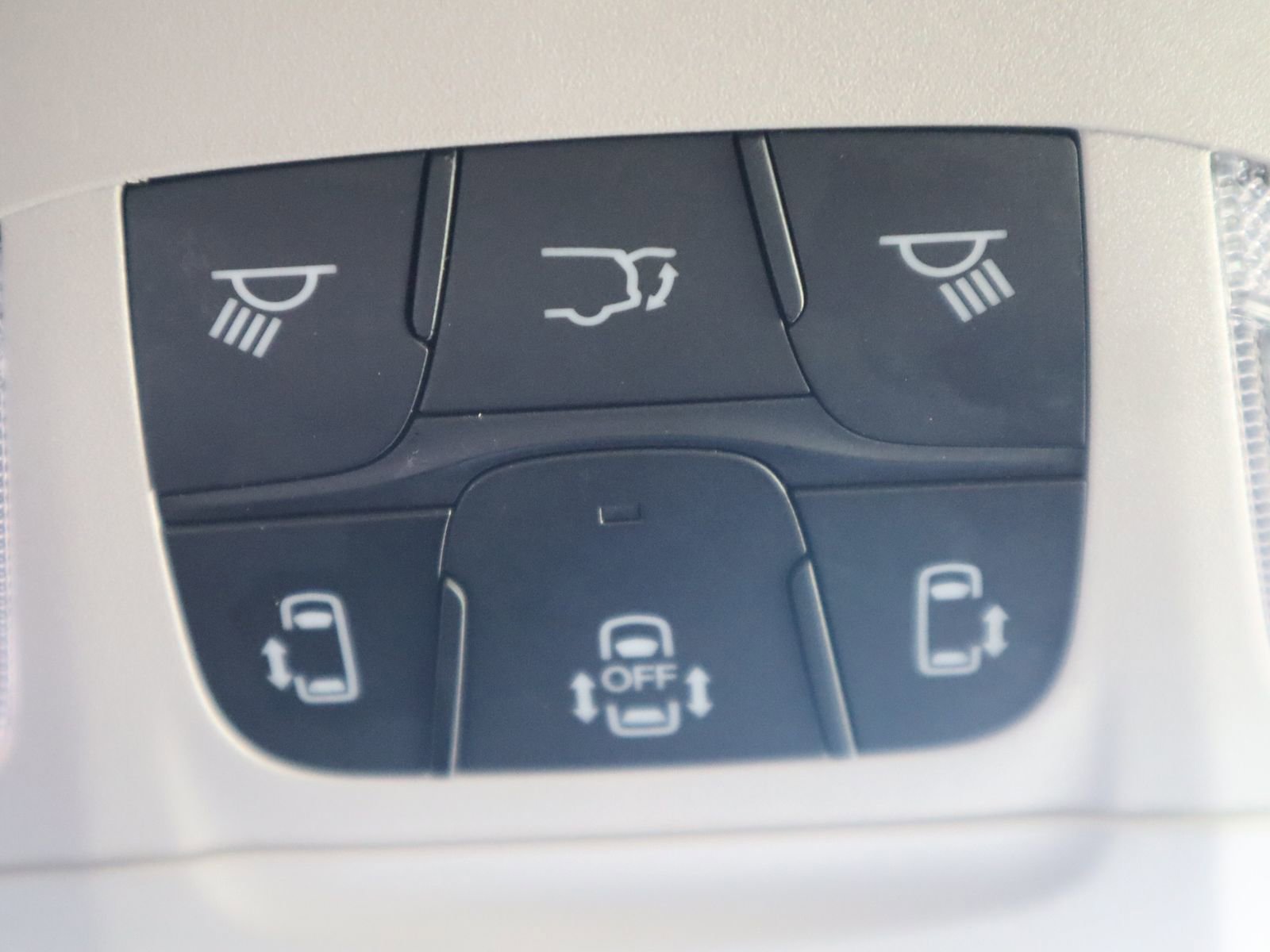 Used 2024 Chrysler Voyager LX image 42