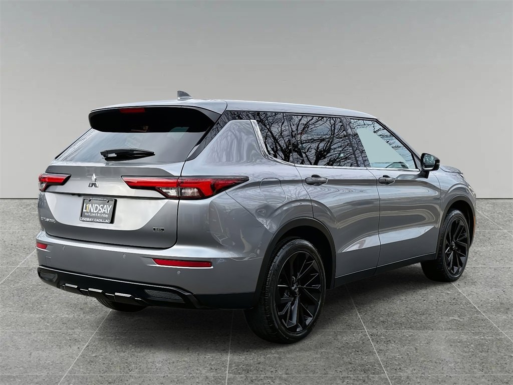 Used 2023 Mitsubishi Outlander AWD image 10
