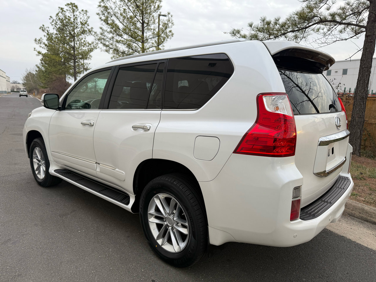 Used 2012 Lexus GX 460 w/ Comfort Plus Pkg image 3