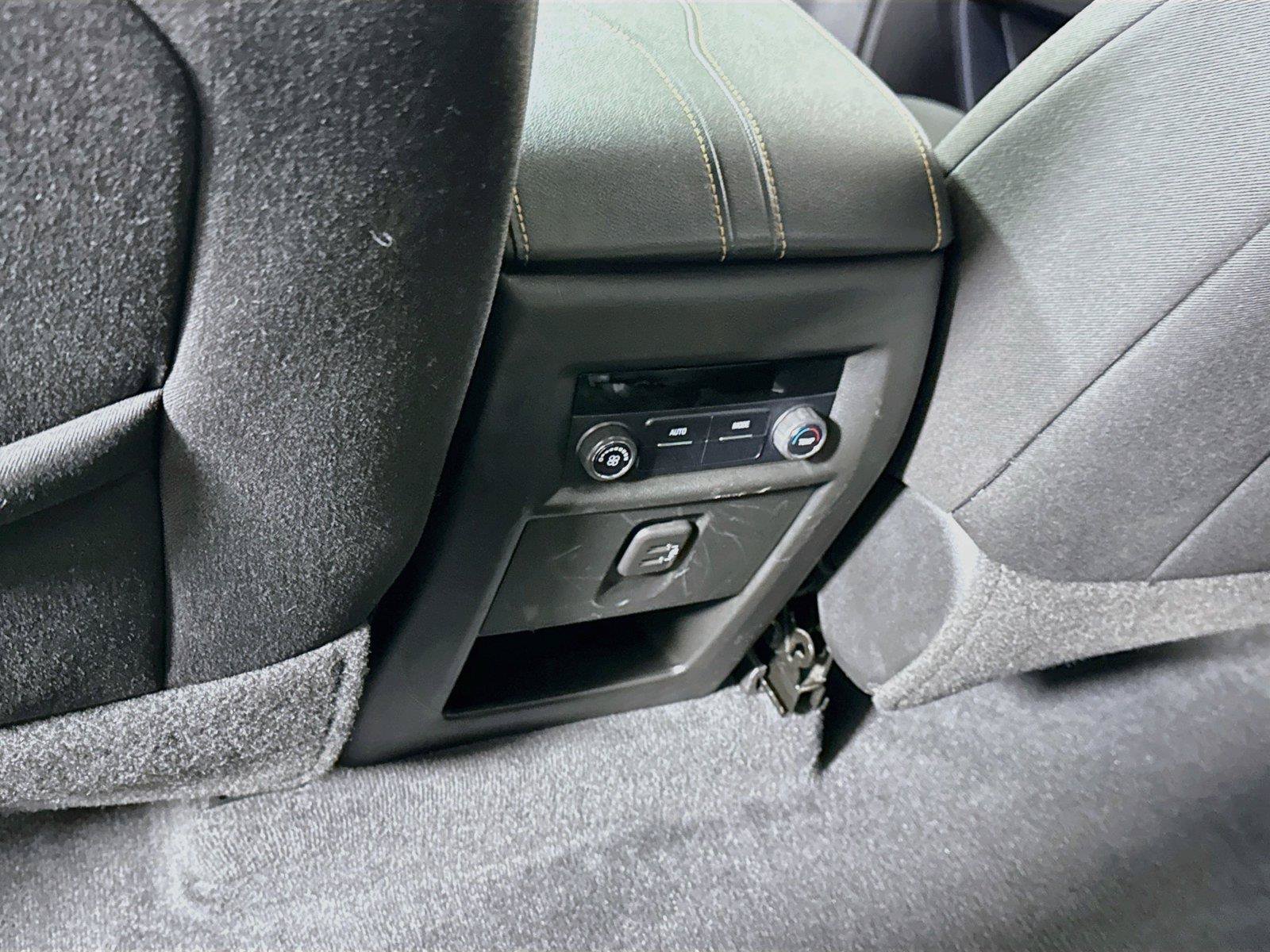 Used 2021 Chevrolet Traverse LT AWD/4WD image 17