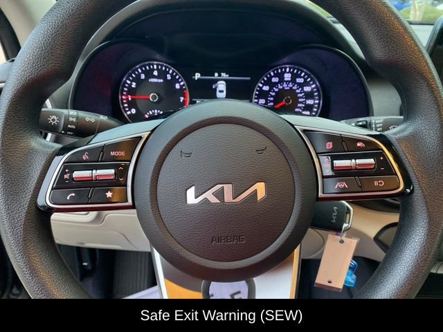 Used 2023 Kia Forte LXS w/ LXS Technology Package image 9