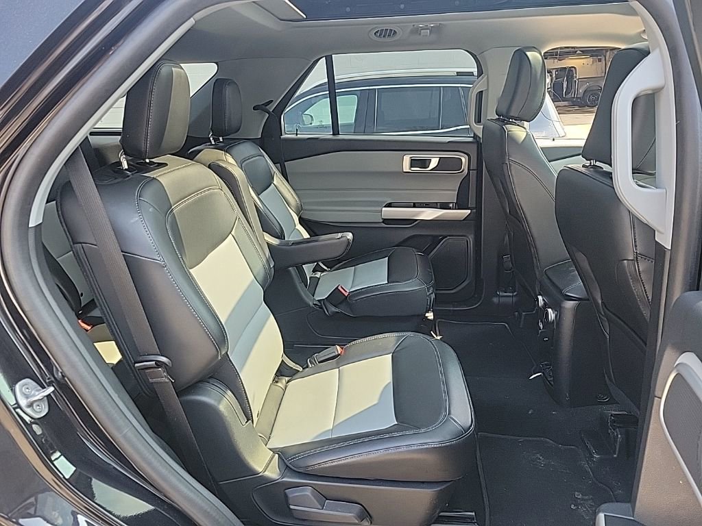Used 2023 Ford Explorer XLT w/ Equipment Group 202A image 15