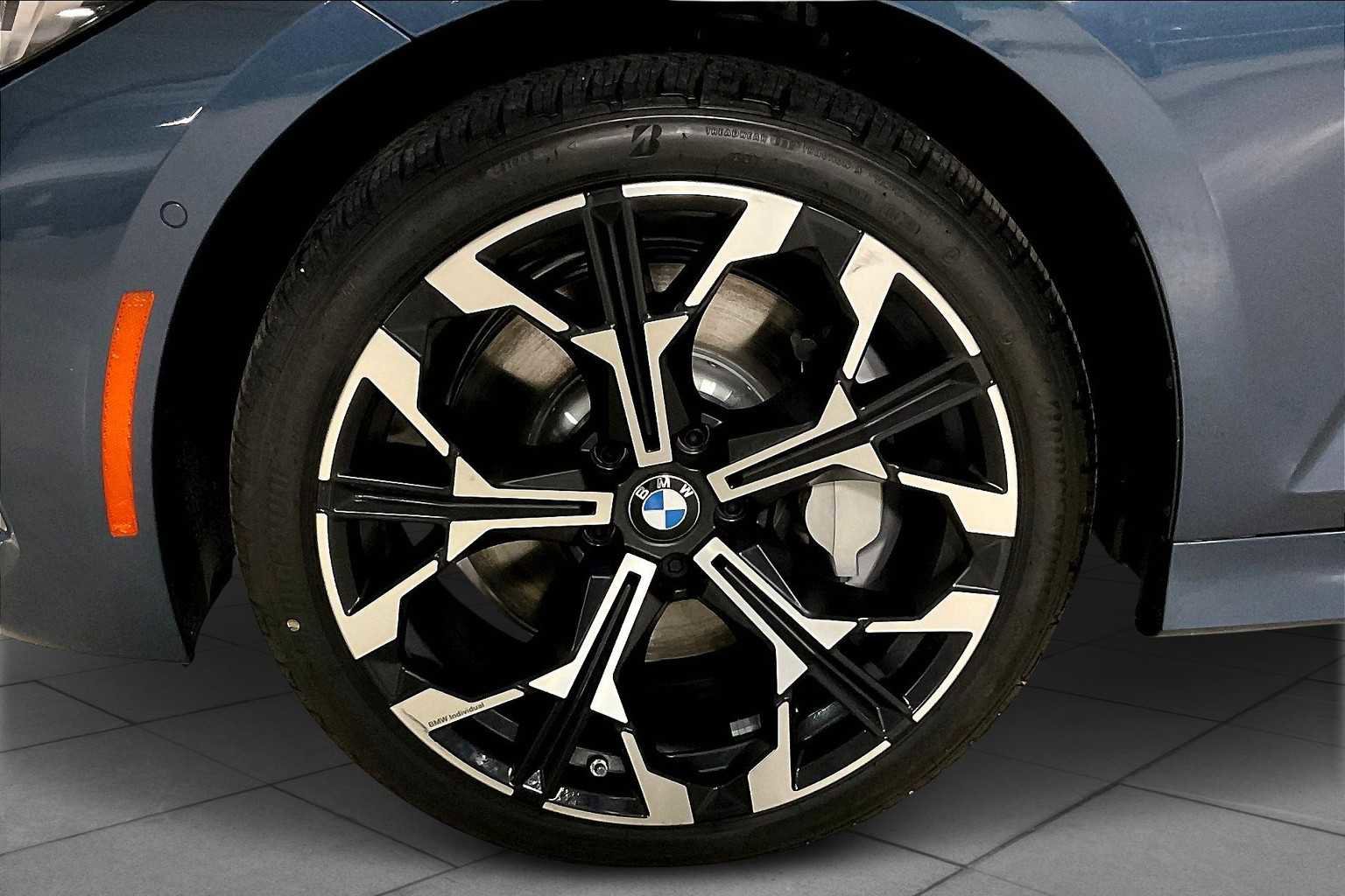 Used 2025 BMW 330i Sedan w/ Premium Package RWD image 11