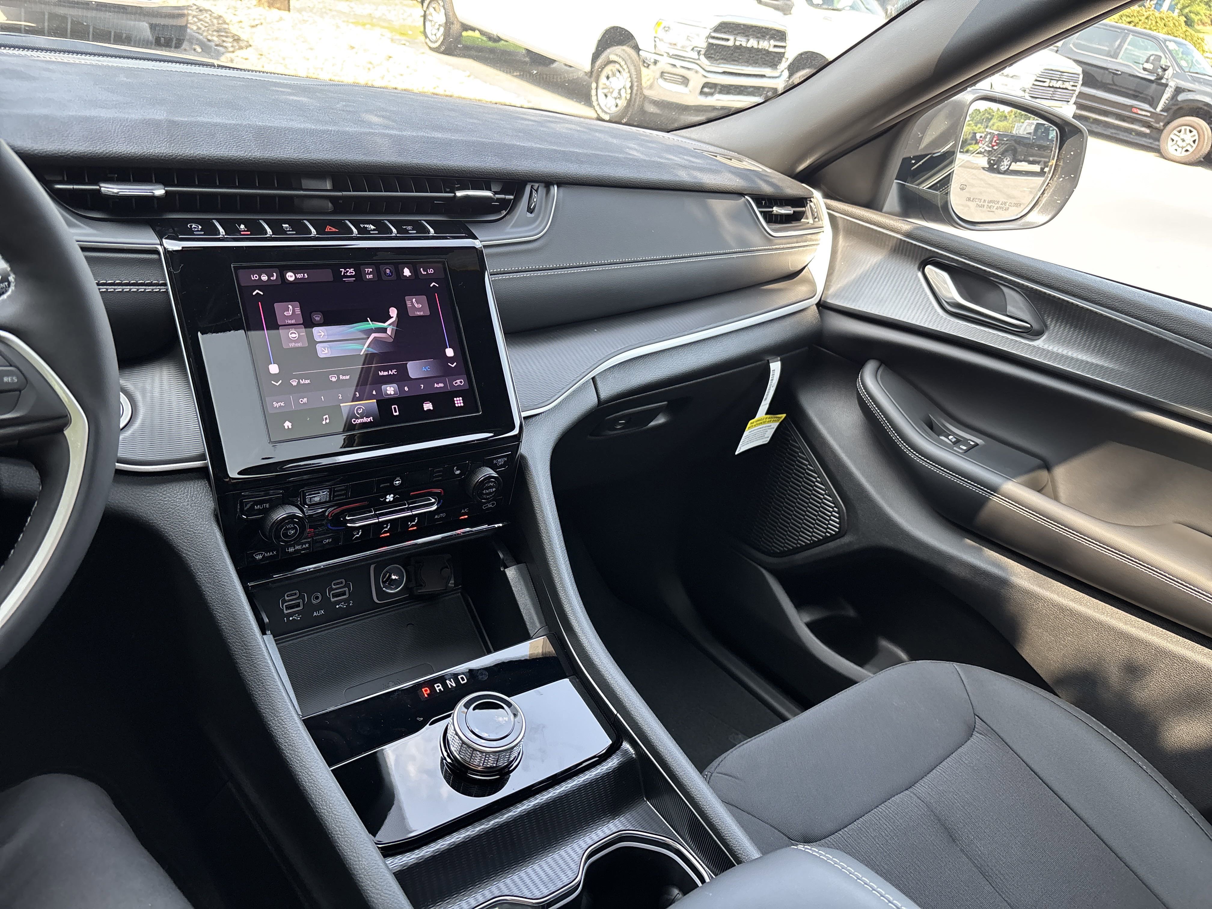 New 2025 Jeep Grand Cherokee Laredo X w/ Luxury Tech Group I image 22