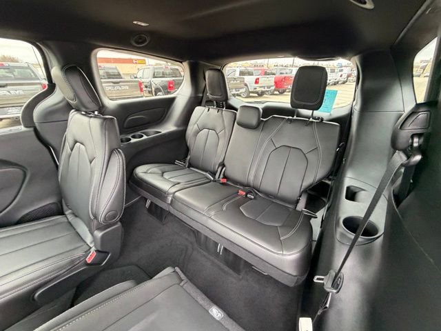 New 2026 Chrysler Pacifica Select AWD/4WD image 15