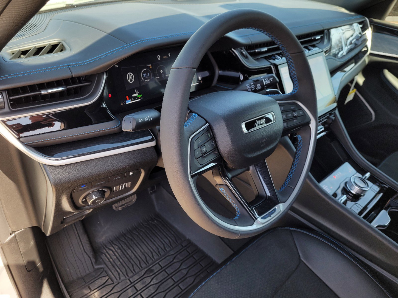 New 2022 Jeep Grand Cherokee Trailhawk w/ Advanced Protech Group II image 9