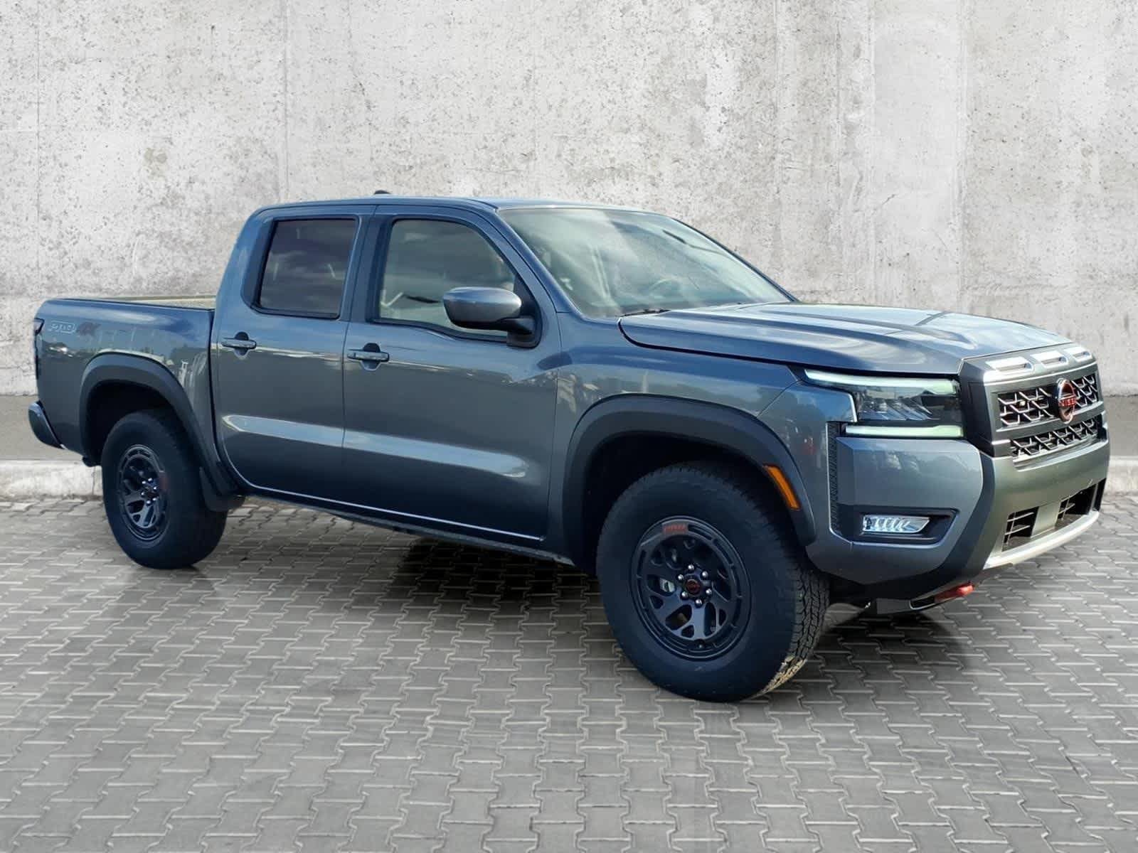 Used 2026 Nissan Frontier PRO-4X AWD/4WD image 2
