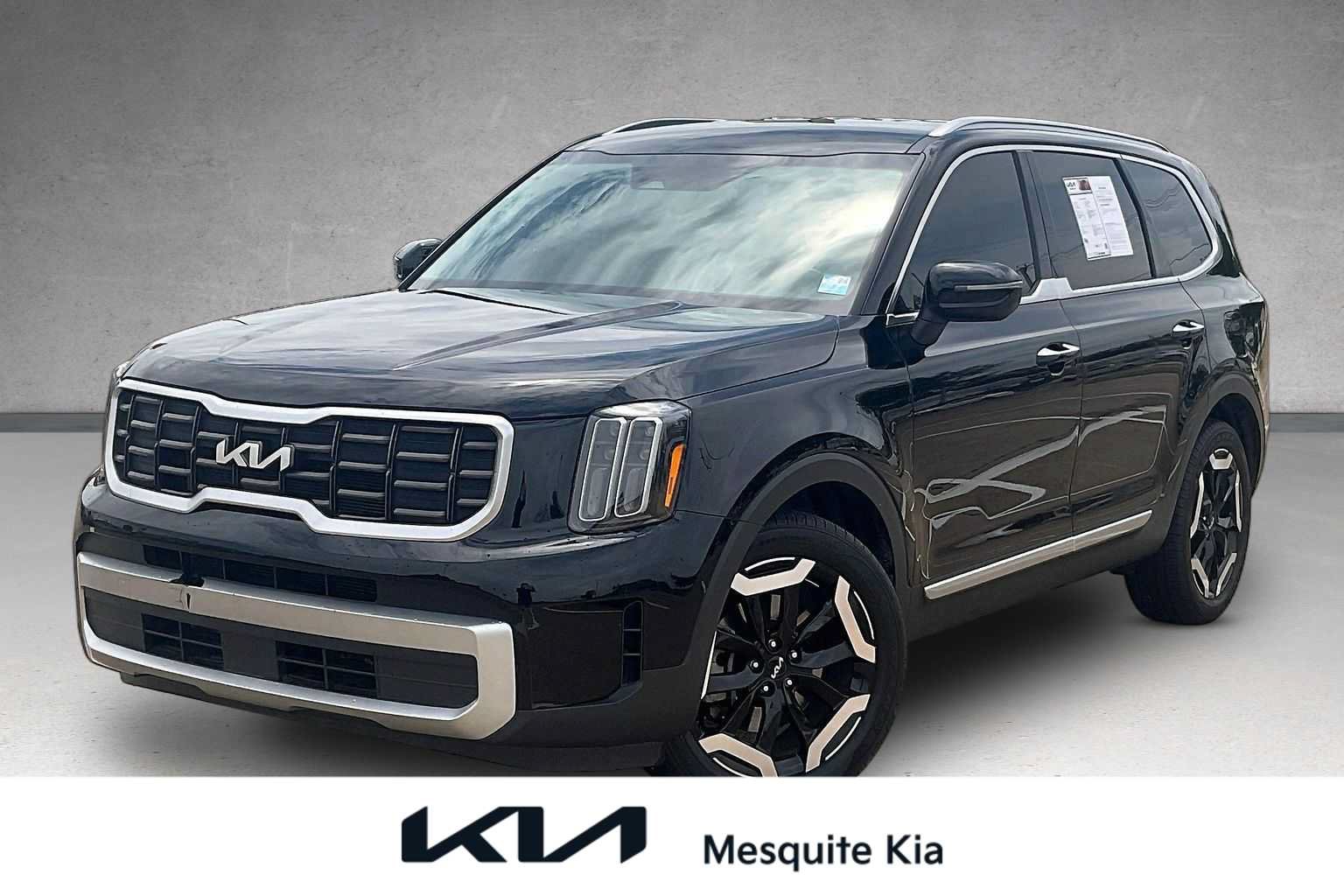 Used 2023 Kia Telluride S FWD image 1