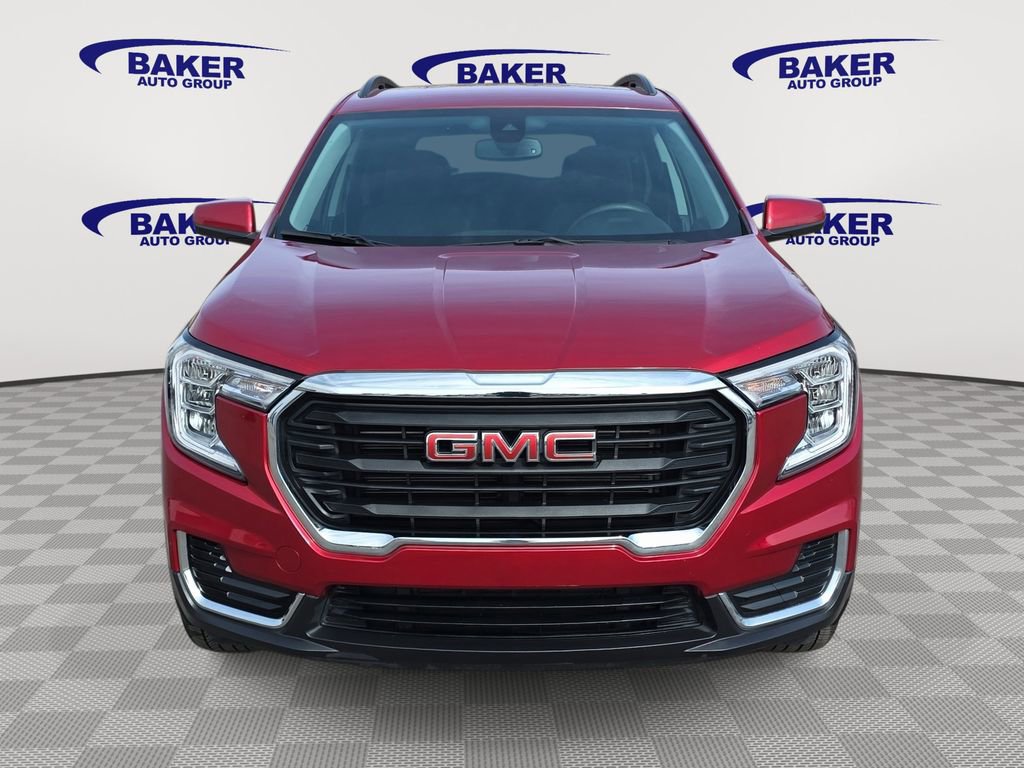 Used 2024 GMC Terrain SLE w/ Driver Convenience Package image 2