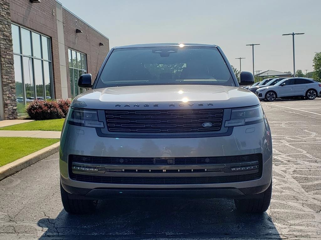 New 2025 Land Rover Range Rover SE image 2