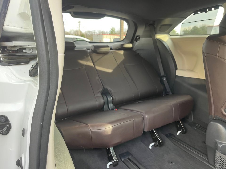 Certified 2023 Toyota Sienna Platinum image 34