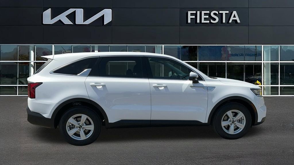 Certified 2023 Kia Sorento LX image 6