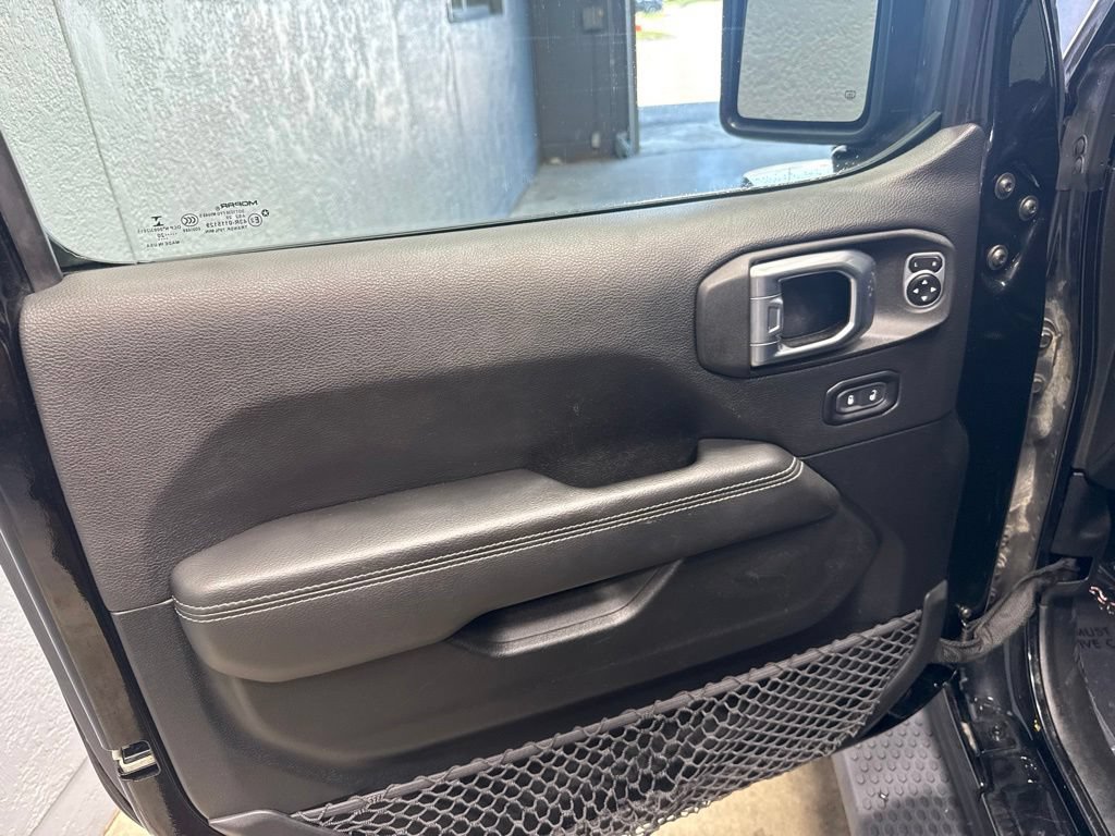 Used 2020 Jeep Wrangler Unlimited Sahara w/ Uconnect 4C Nav & Sound Group AWD/4WD image 12