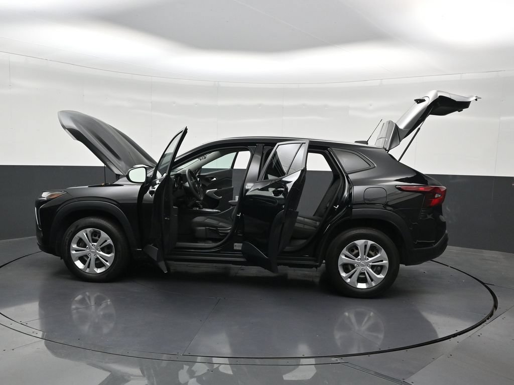 Used 2024 Chevrolet Trax LS FWD image 33