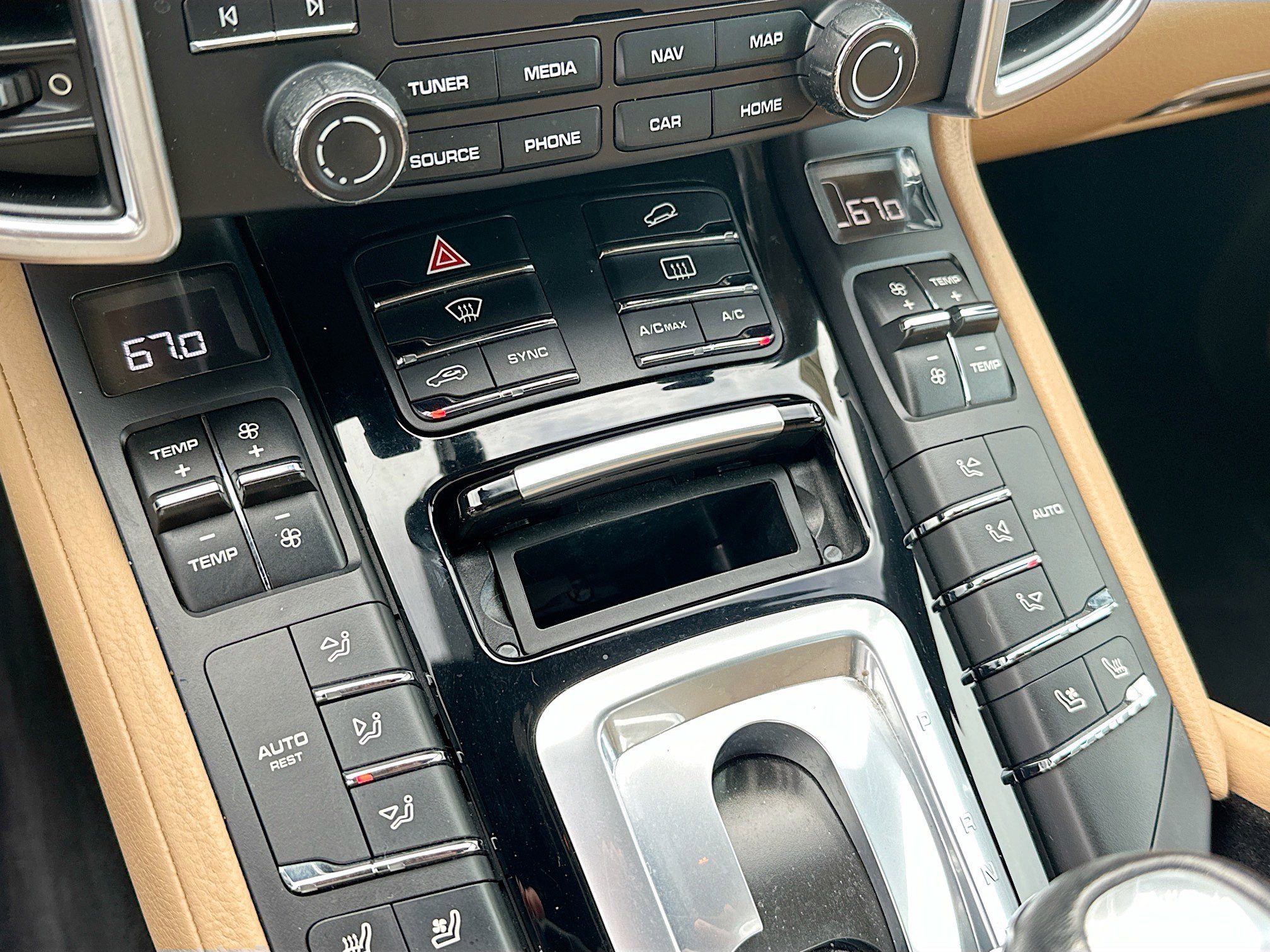 Used 2017 Porsche Cayenne Platinum Edition image 16