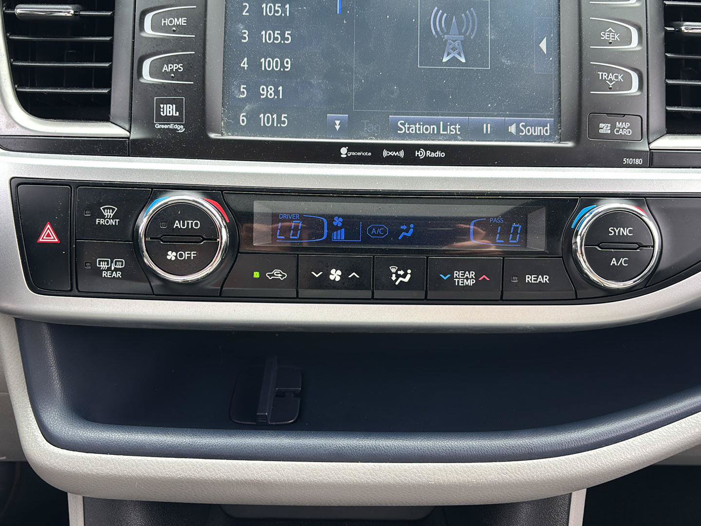 Used 2018 Toyota Highlander Limited AWD/4WD image 32