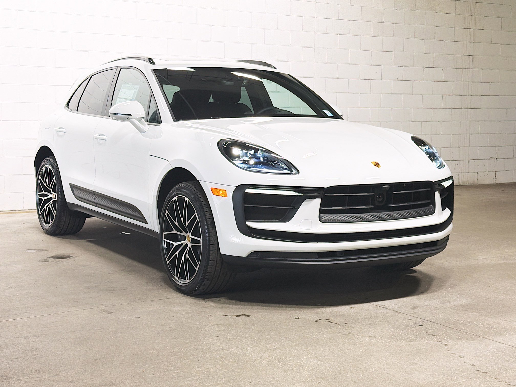 Certified 2026 Porsche Macan AWD/4WD image 6