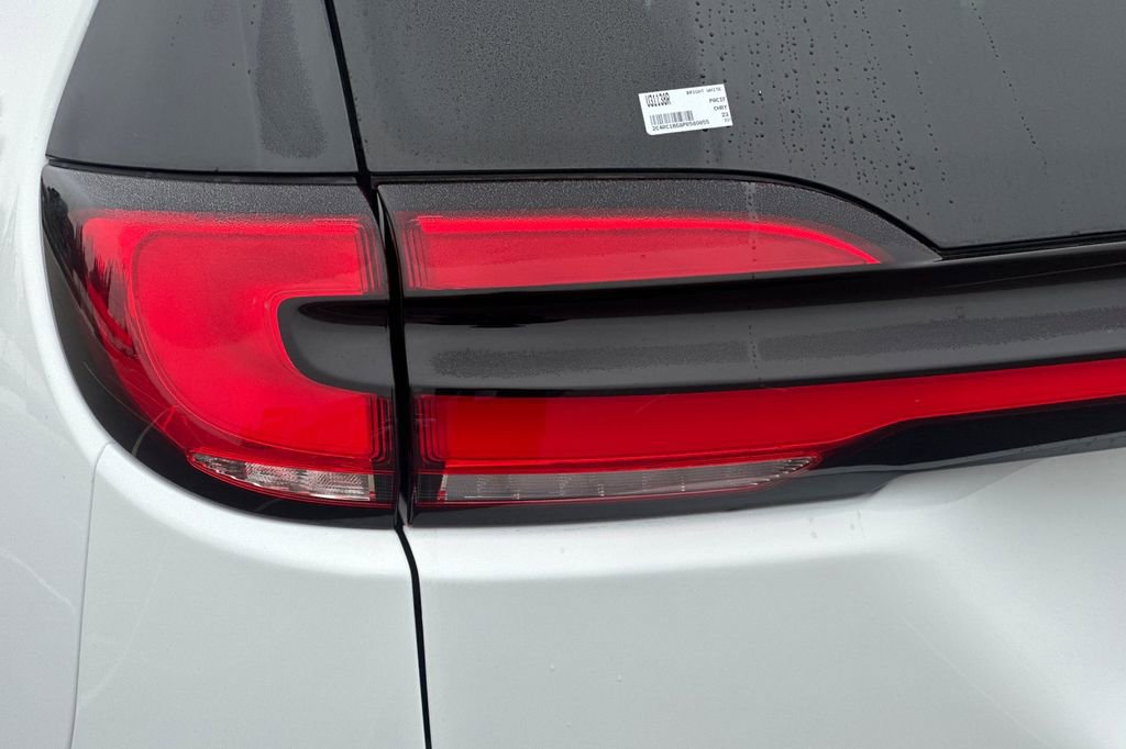 Used 2023 Chrysler Pacifica Touring-L image 27