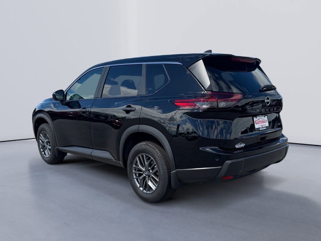 Used 2025 Nissan Rogue S image 3
