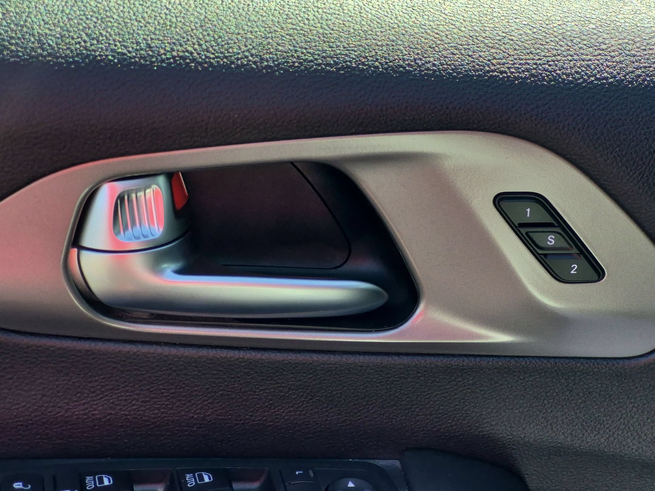 Used 2025 Chrysler Pacifica Select FWD image 12
