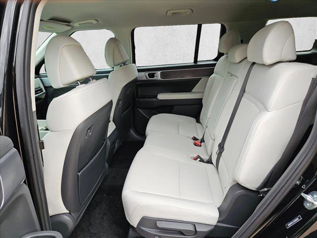 Used 2025 Hyundai Santa Fe SE FWD image 18