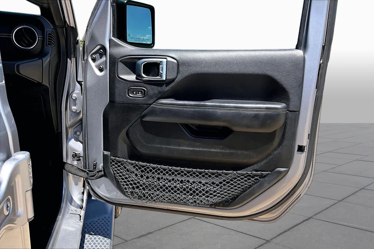 Used 2018 Jeep Wrangler Unlimited Sahara AWD/4WD image 23