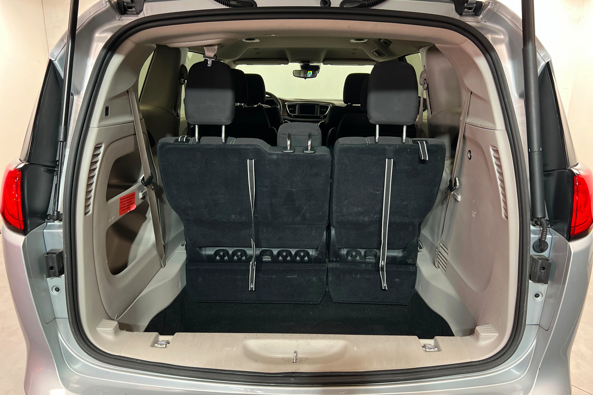 Certified 2023 Chrysler Voyager LX FWD image 22