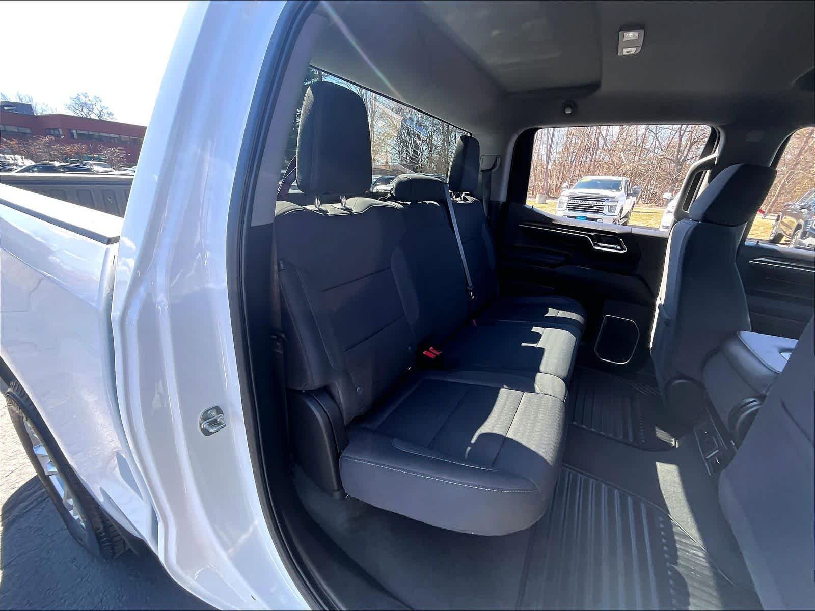 Used 2023 Chevrolet Silverado 1500 LT AWD/4WD image 15