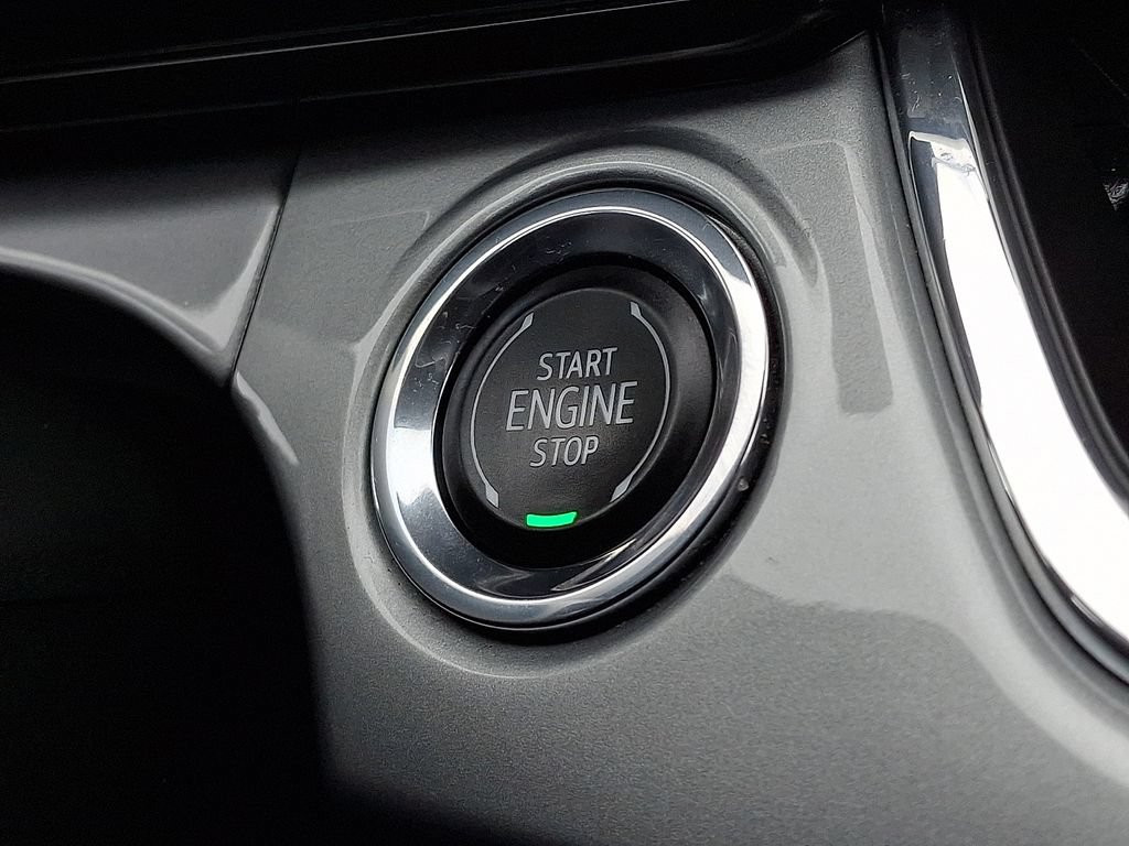 Used 2025 Chevrolet Trax LT FWD image 28
