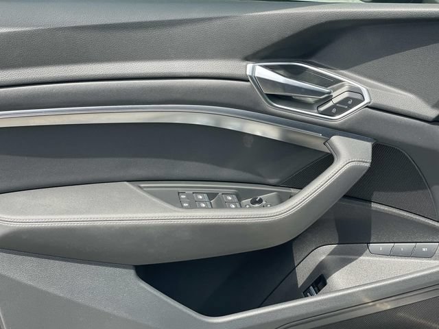 Used 2022 Audi e-tron Premium AWD/4WD image 18