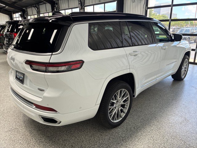 Used 2025 Jeep Grand Cherokee L Summit w/ Advanced Protech Group IV AWD/4WD image 3