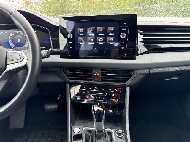 Used 2025 Volkswagen Jetta SE FWD image 21