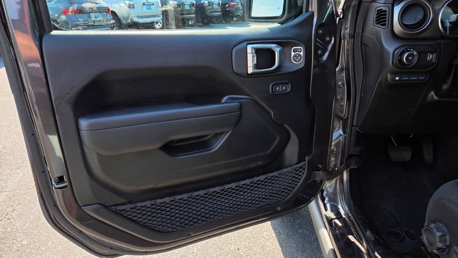 Used 2023 Jeep Wrangler Unlimited w/ Cold Weather Group image 24