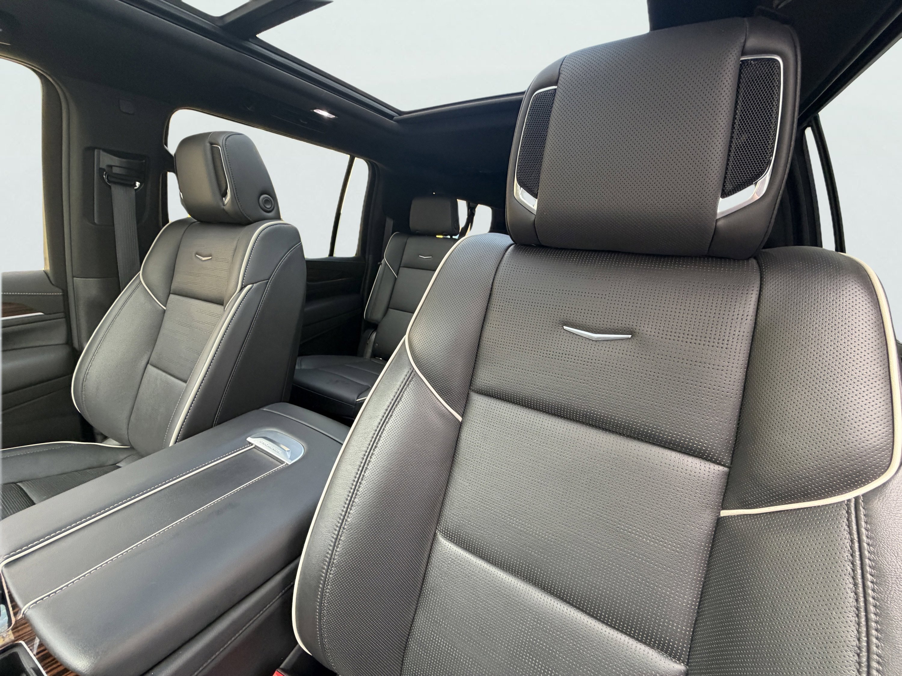 Used 2022 Cadillac Escalade ESV Premium Luxury w/ Performance Package AWD/4WD image 43
