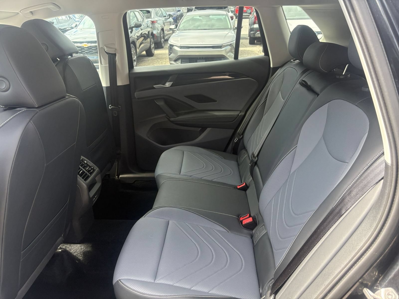 Used 2026 Volkswagen Tiguan SE AWD/4WD image 21