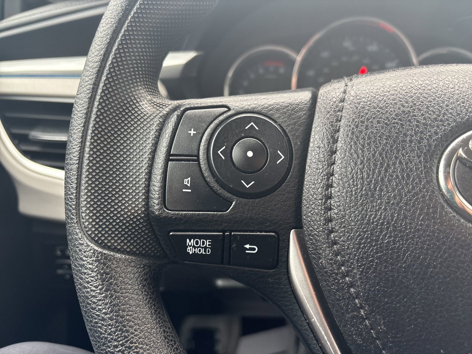 Used 2014 Toyota Corolla LE image 26