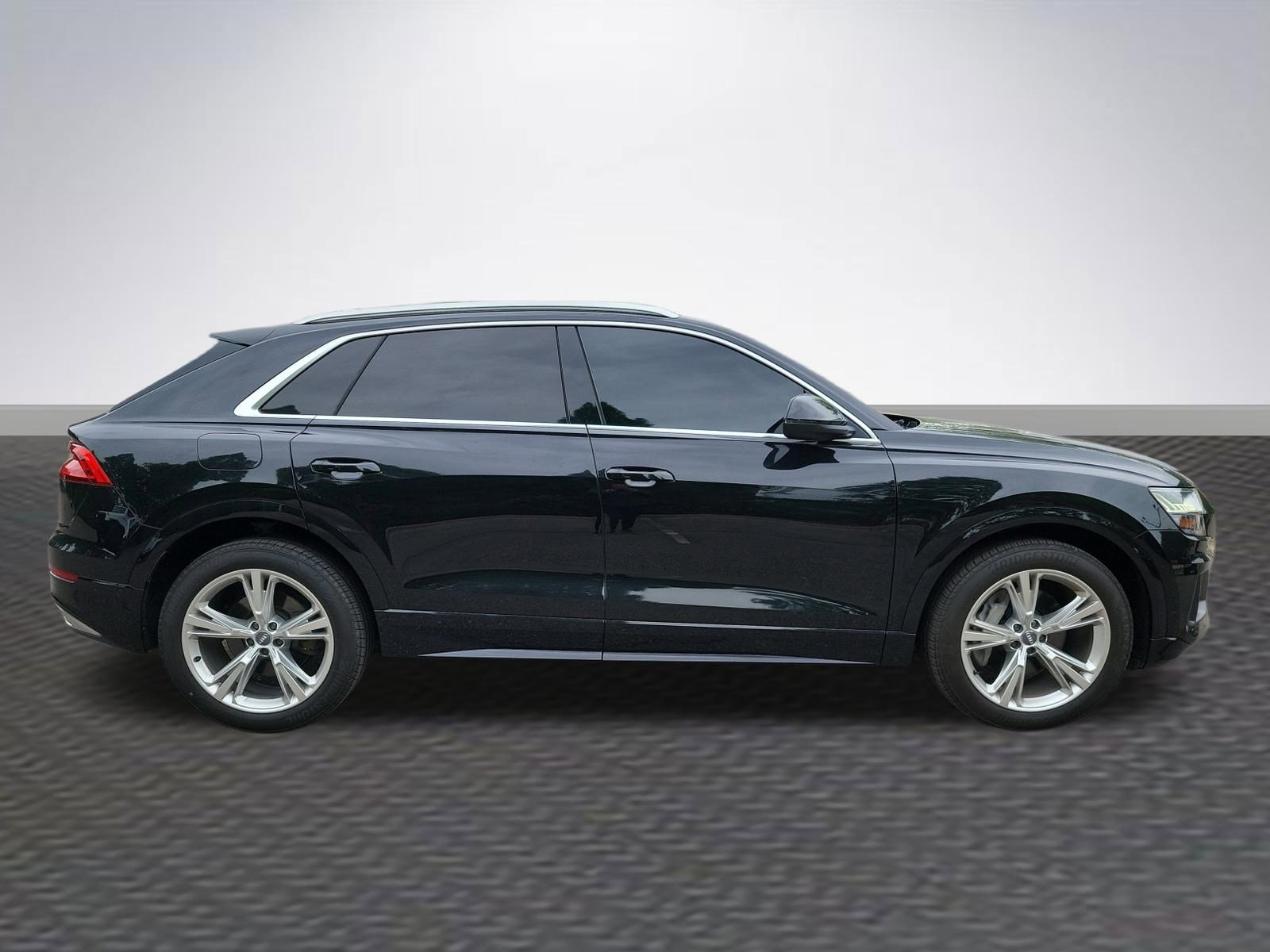 Used 2019 Audi Q8 Prestige w/ Luxury Package AWD/4WD image 4
