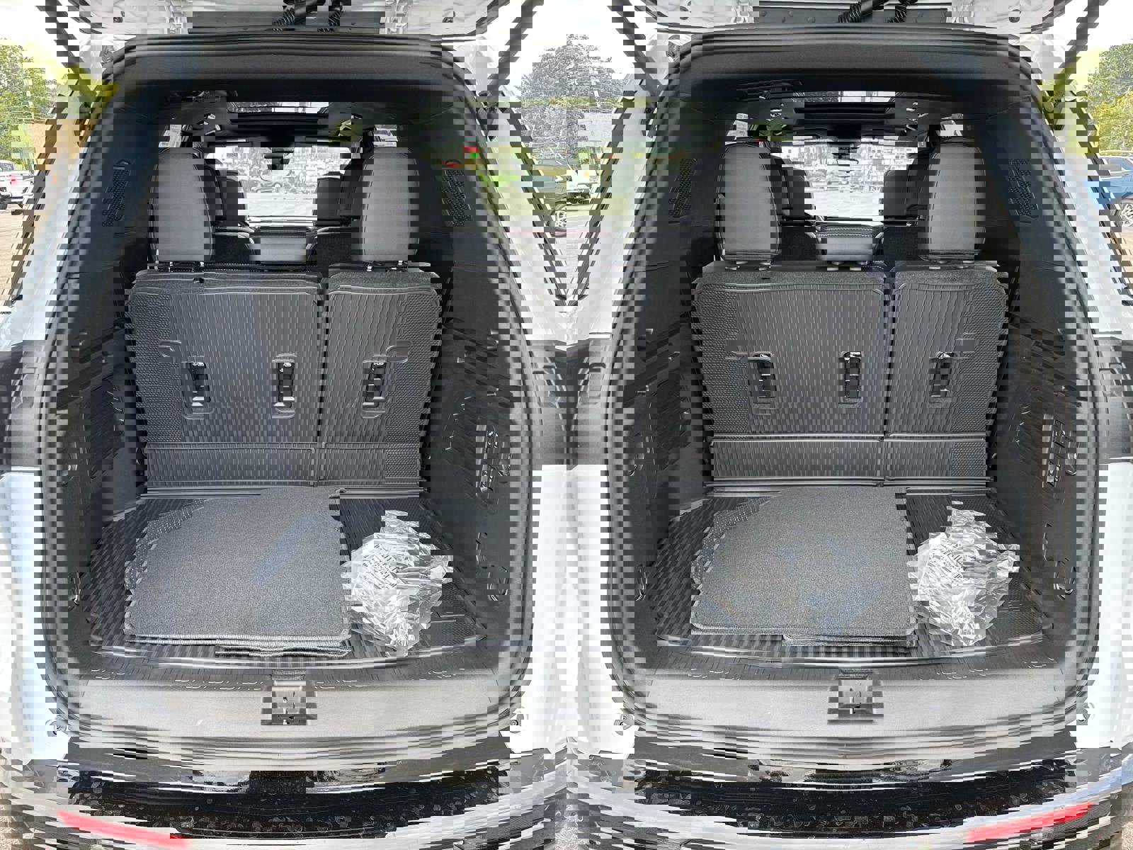 New 2026 Chevrolet Traverse RS w/ LPO, Floor Liner Package image 5